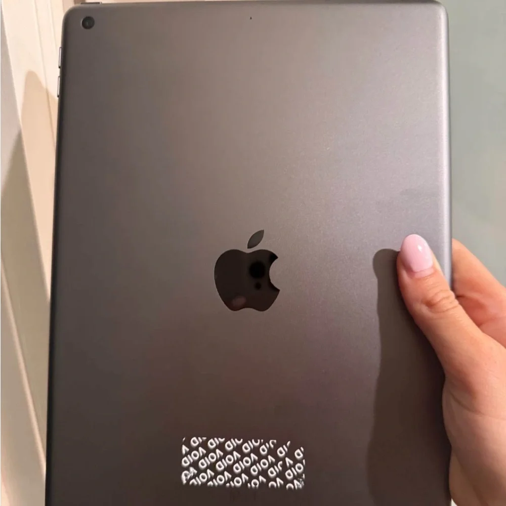 Apple iPad - Silver and Black